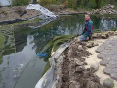 weiteres Bschungsvlies anbringen Schwimmteich Bild Schwimmteich Bilder erste Pause am Schwimmteich Ansicht Schwimmteich