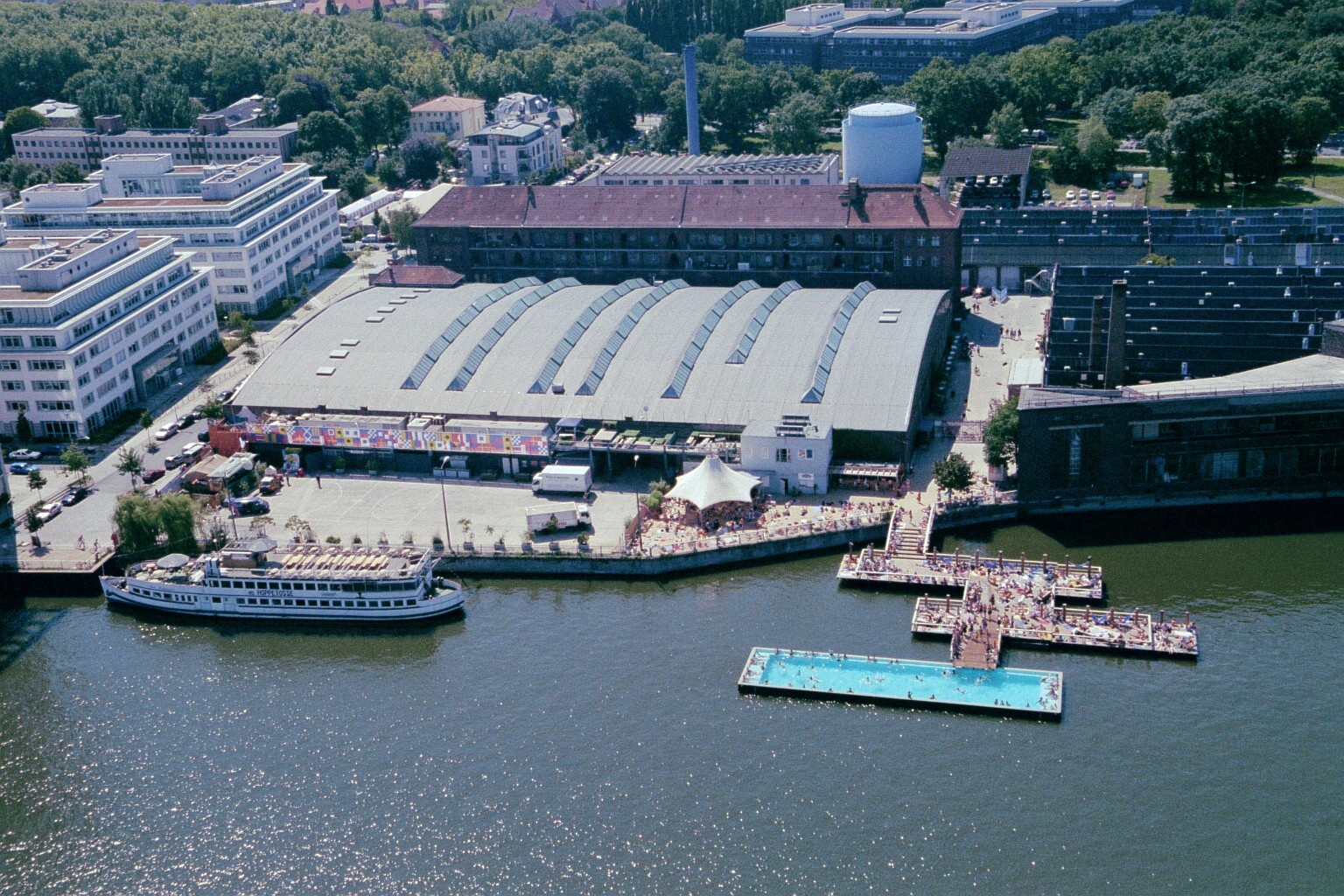 arena-Gelnde+Badeschiff2-blau